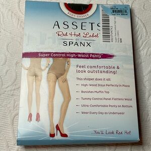 SPANX Red Hot Label Super Control High-Waist Panty - black. NWT. Size 6